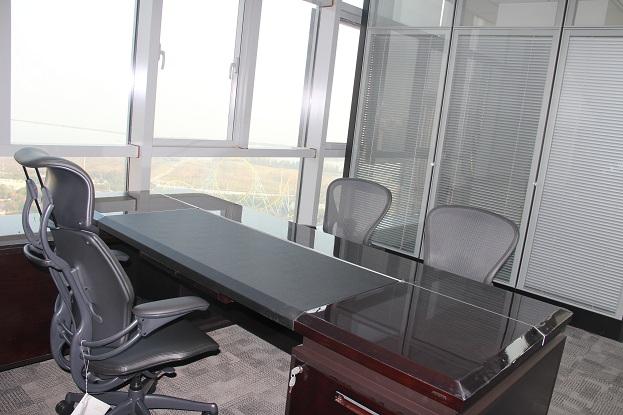 总经理室 · Freedom（世界上最聪明的） · aeron（世界上最舒服的）椅子